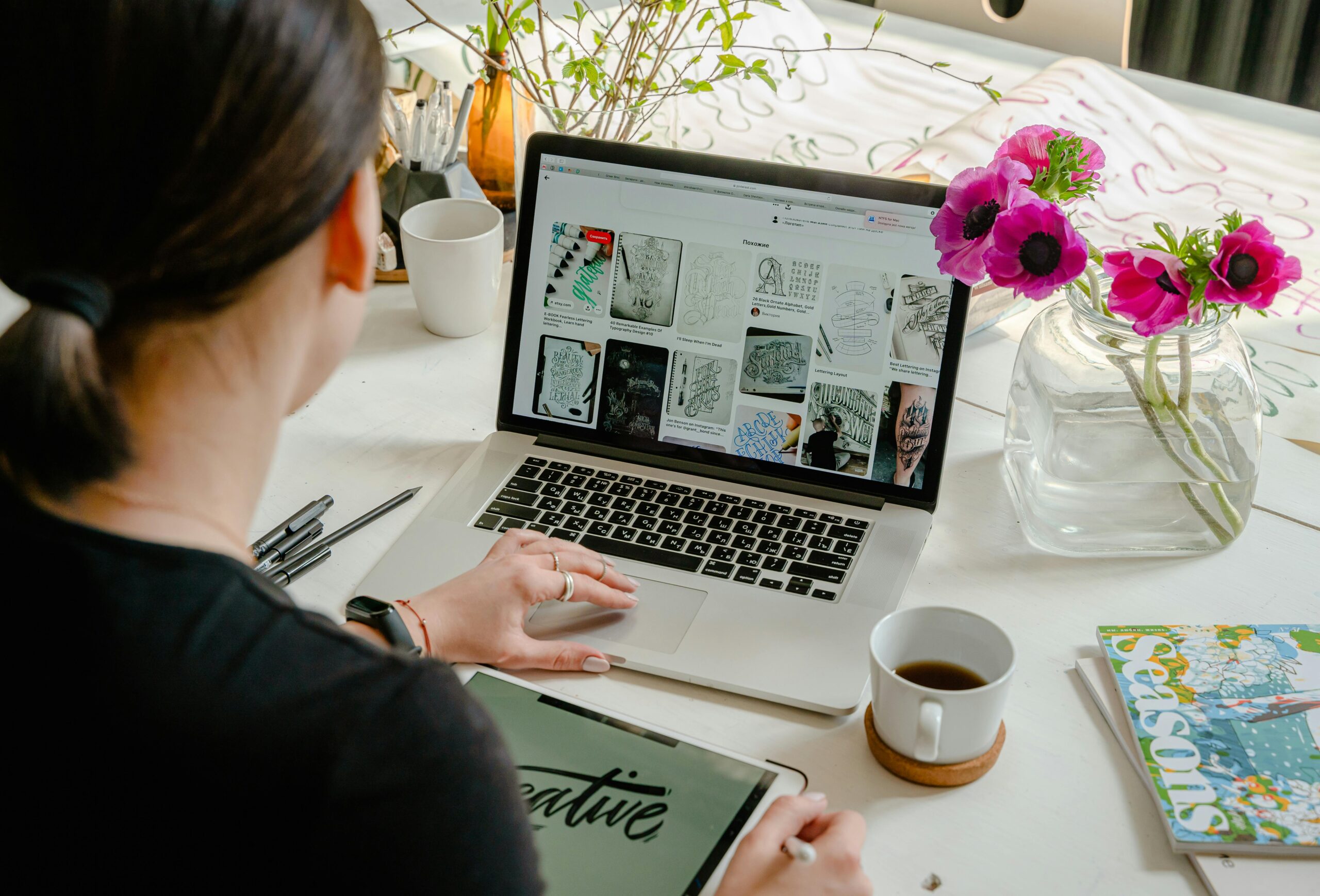 Designer working on hand-lettering